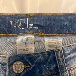 Woman’s skinny jeans size 20 @TK